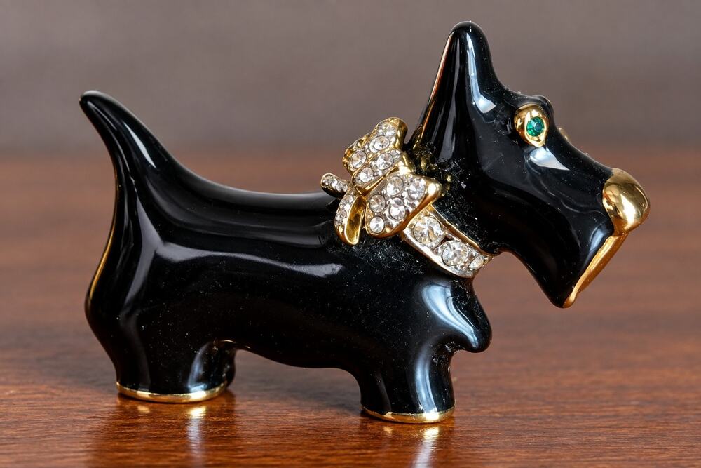 Vtg Carolee Scottie Dog Brooch Scottish Terrier Black Enamel Gold Green Eye Pin